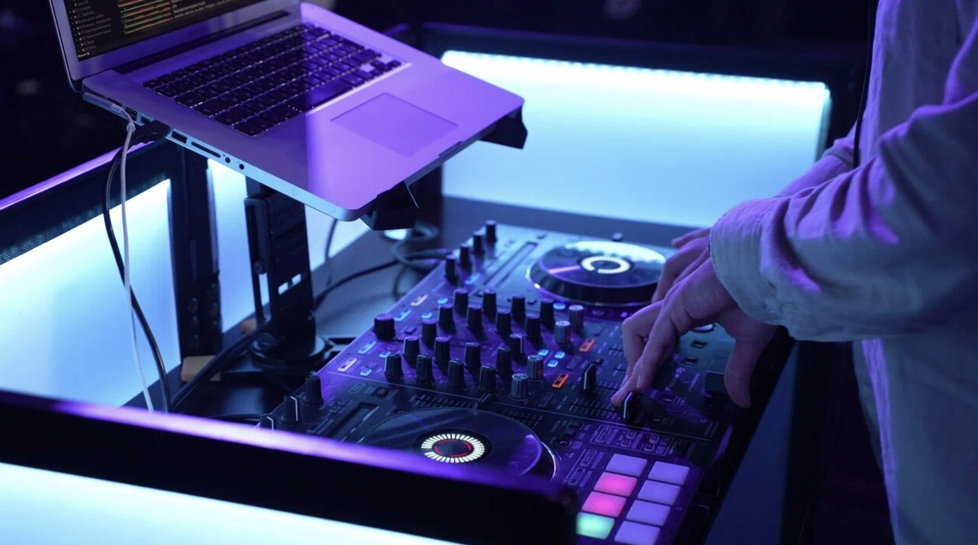 Алексей Смирнов — DJ_SMRNV на мероприятии